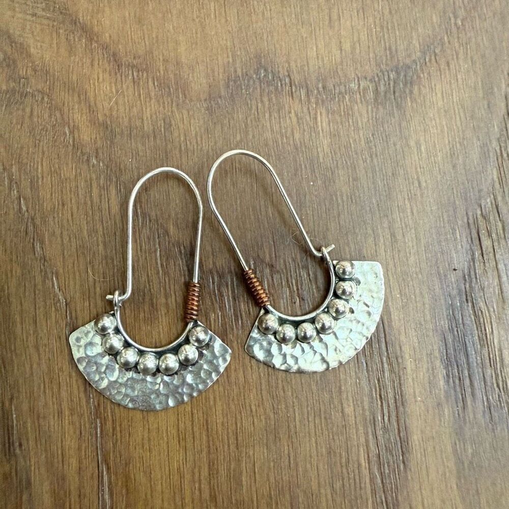 925 Sterling Silver 2-Tone Vintage V Mexico Hammered Finish Crescent Earrings 92